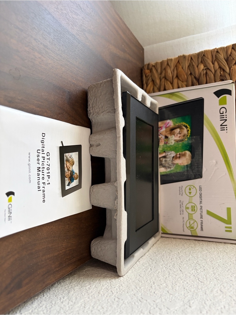 7" Digital Photo Frame - Black - Picture 3 of 7